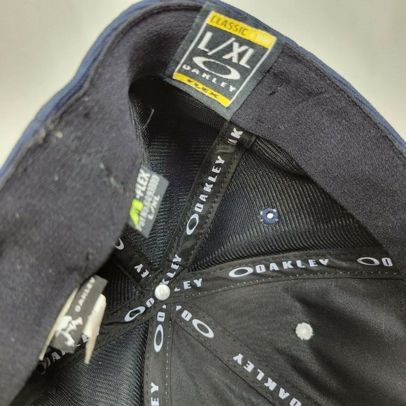 Oakley Black Fitted Hat Flex Lg-XL American Flag Raised Logo White Blue USA - Picture 7 of 7